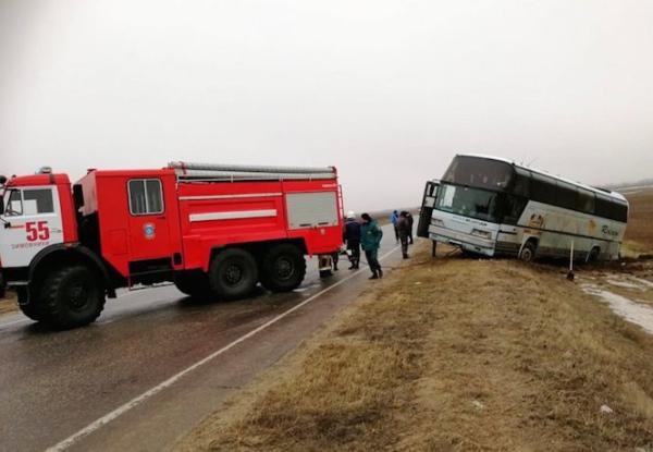 Автобус «Махачкала – Москва» вылетел с трассы в Ростовской области